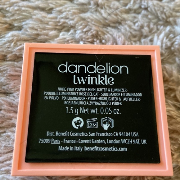 Benefit makeup. - Picture 10 of 14